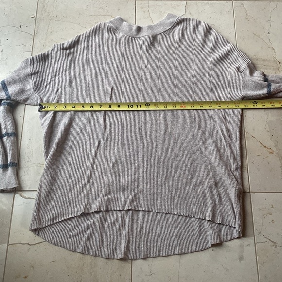 American Eagle Outfitters sweater - Picture 6 of 6